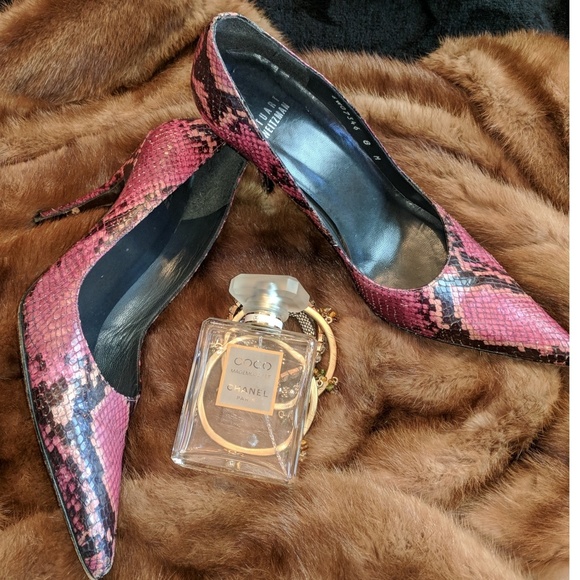 Stuart Weitzman Shoes - Snake Print Stuart Weitzman pumps